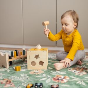 Drewniana zabawka - sorter Gravity Cosmic PETITE&MARS 615730Blue 12 m+