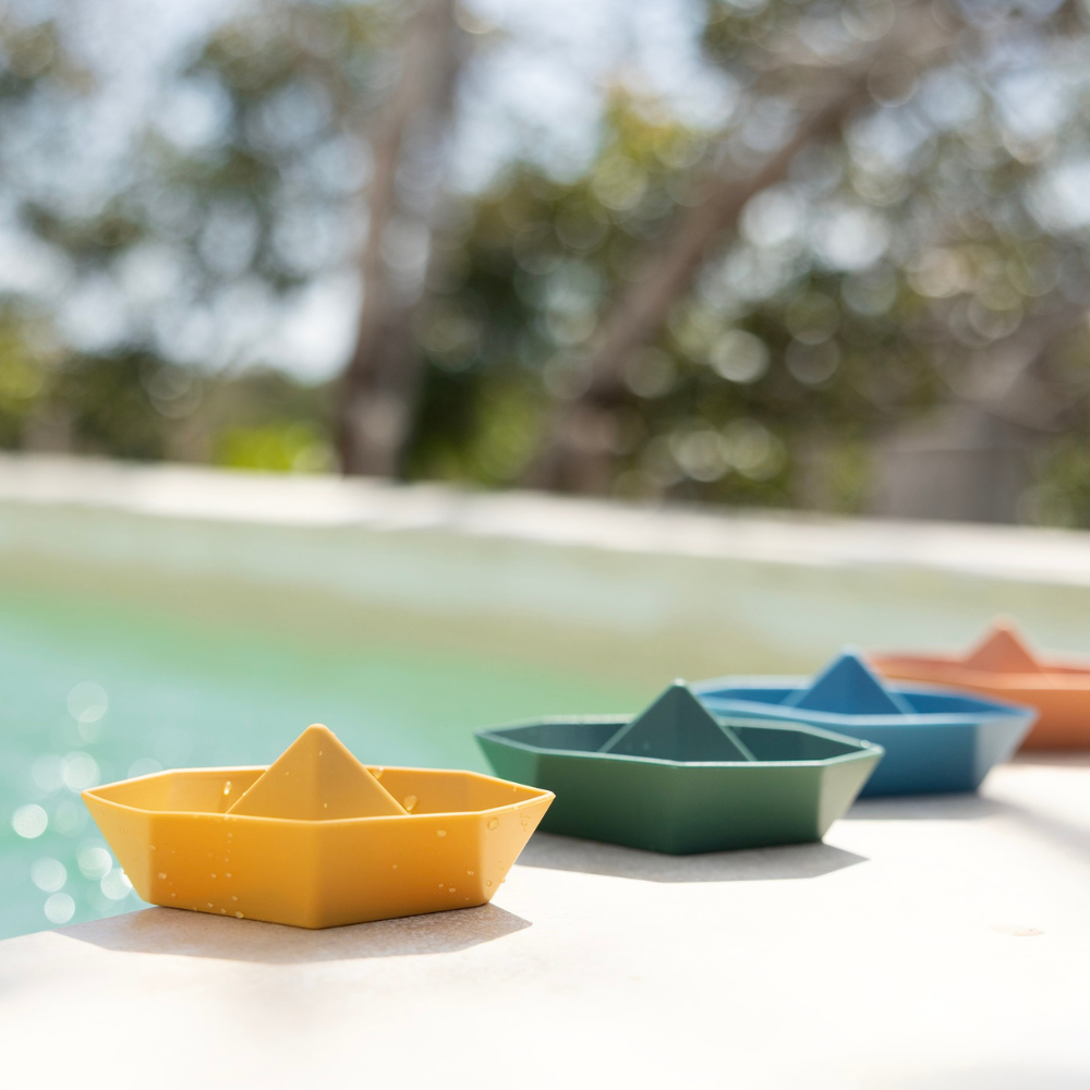 PETITE&MARS 604999 Silikonowe zabawki kąpielowe Ships 4 szt. 6m+ - obrazek 3