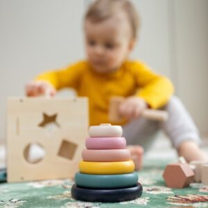 PETITE&MARS 615728 Drewniana zabawka - wieża Orbit Cosmic Blue 36 m+