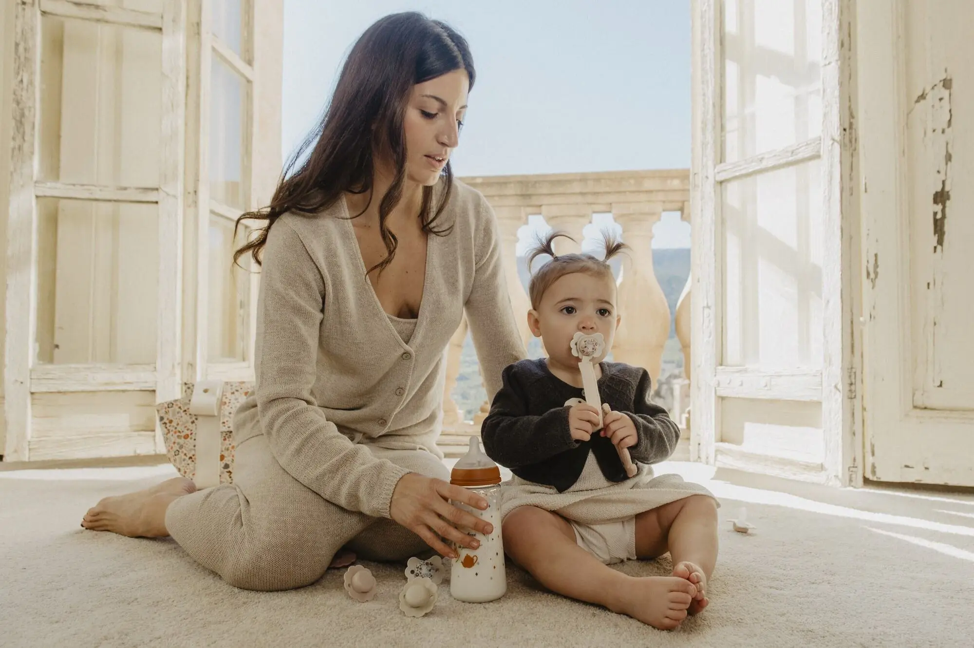 mama-i-dziecko-z-smoczkem-suavinex